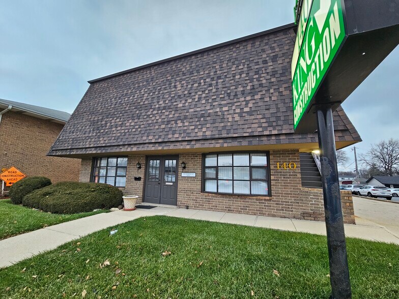 140 W Saint Charles Rd, Villa Park, IL à louer - Photo du bâtiment - Image 2 de 13