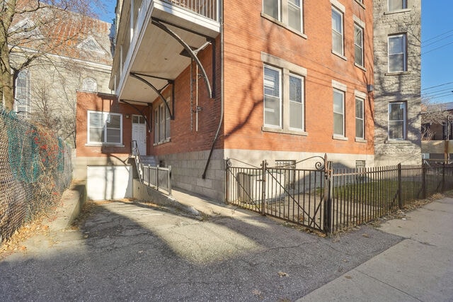 215 St De Castelnau E, Montréal, QC for lease Building Photo- Image 1 of 3