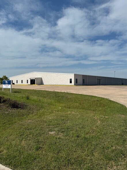 1008 Carlos Parker Blvd SW, Taylor, TX à vendre - Photo du bâtiment - Image 1 de 6