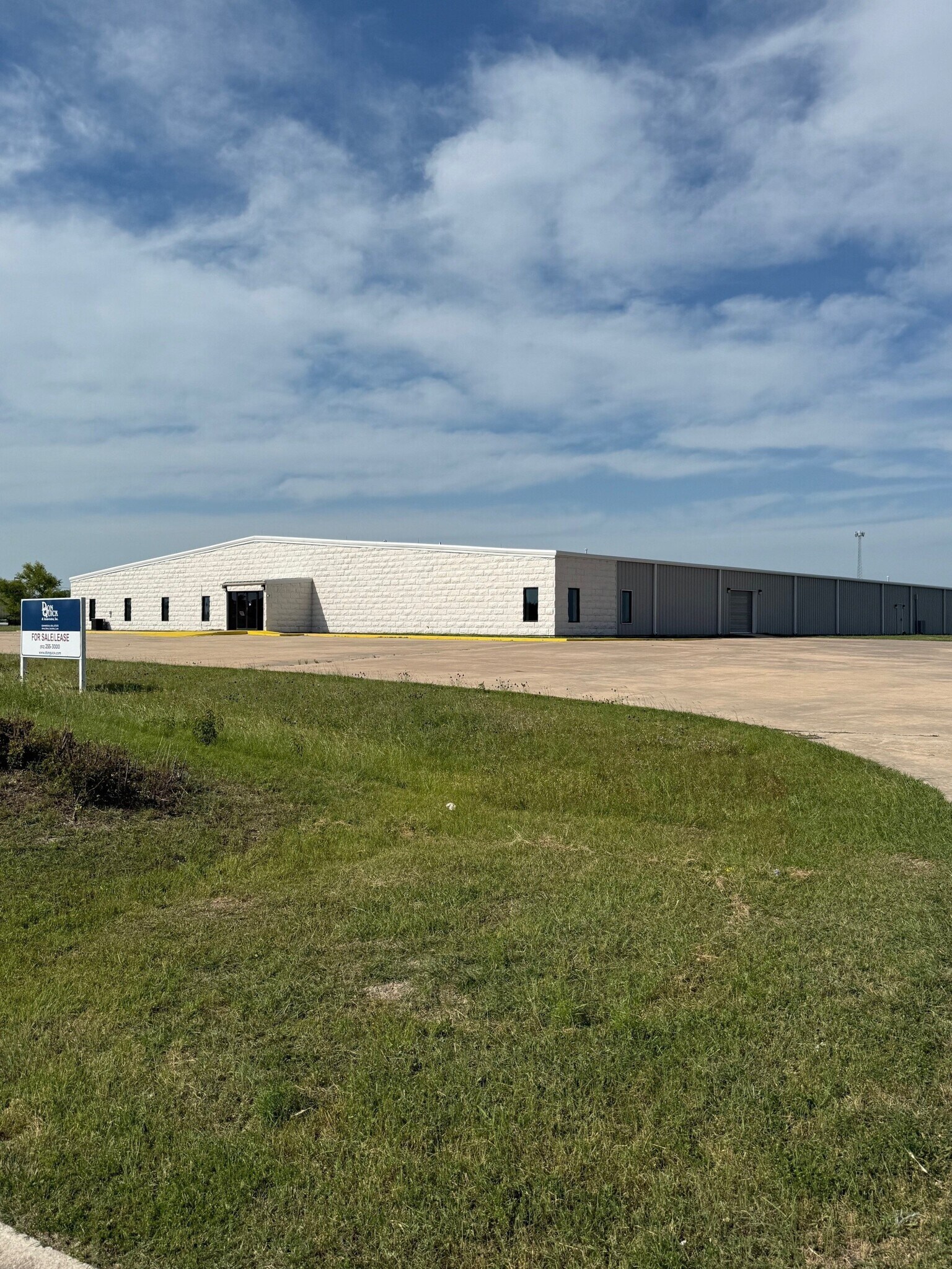 1008 Carlos Parker Blvd SW, Taylor, TX à vendre Photo du bâtiment- Image 1 de 7