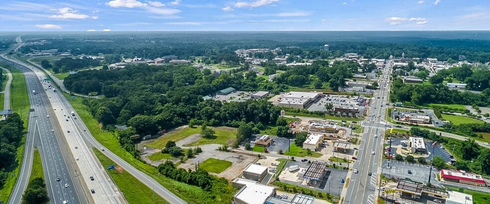 100 Tradewinds Dr, Forsyth, GA for sale - Primary Photo - Image 1 of 4