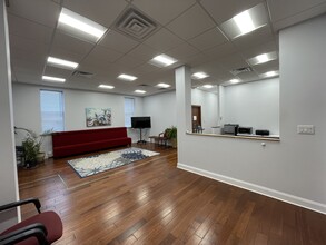 1527 Franklin Ave, Mineola, NY for lease Interior Photo- Image 2 of 20