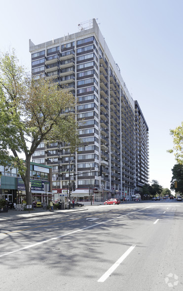 6530-6584 Rue Sherbrooke O, Montréal, QC à louer - Photo principale - Image 1 de 2