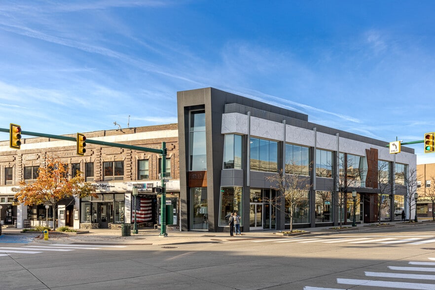 55-99 W Maple Rd, Birmingham, MI for lease - Building Photo - Image 1 of 14