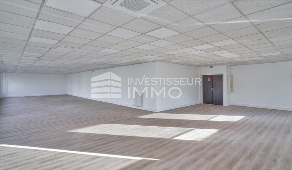 Office in Lognes for lease - Interior Photo - Image 3 of 12