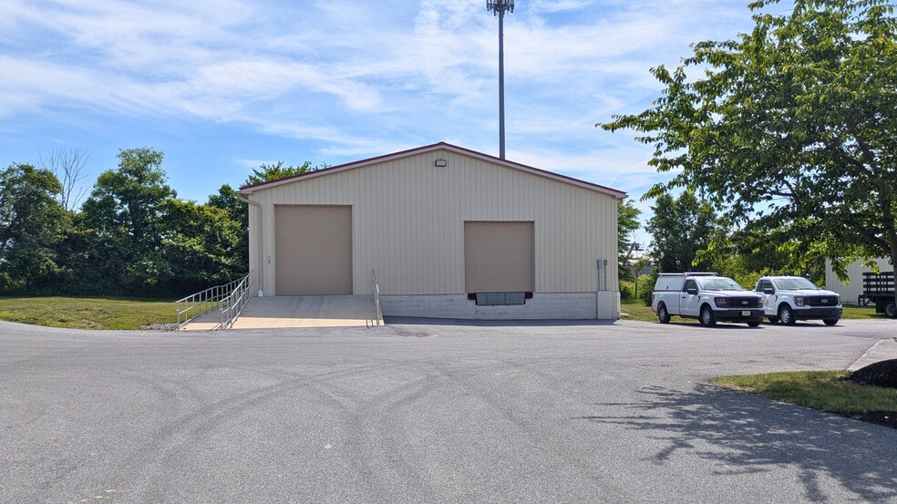 6405 Flank Dr, Harrisburg, PA for sale - Building Photo - Image 2 of 31