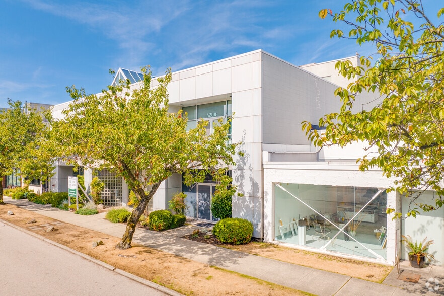 1737 W 3rd Ave, Vancouver, BC à louer - Photo du bâtiment - Image 2 de 12