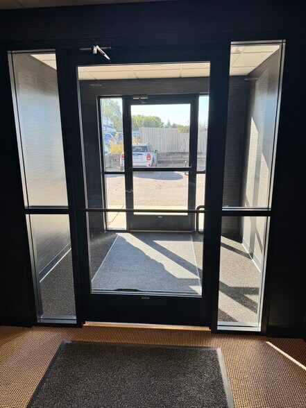 650 Dodge Ave NW, Elk River, MN à louer - Photo du bâtiment - Image 2 de 10