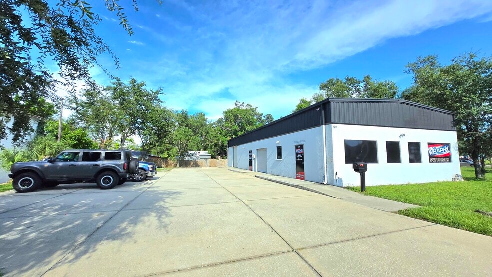 1211 E 1st St, Bradenton, FL à vendre - Photo du bâtiment - Image 2 de 12