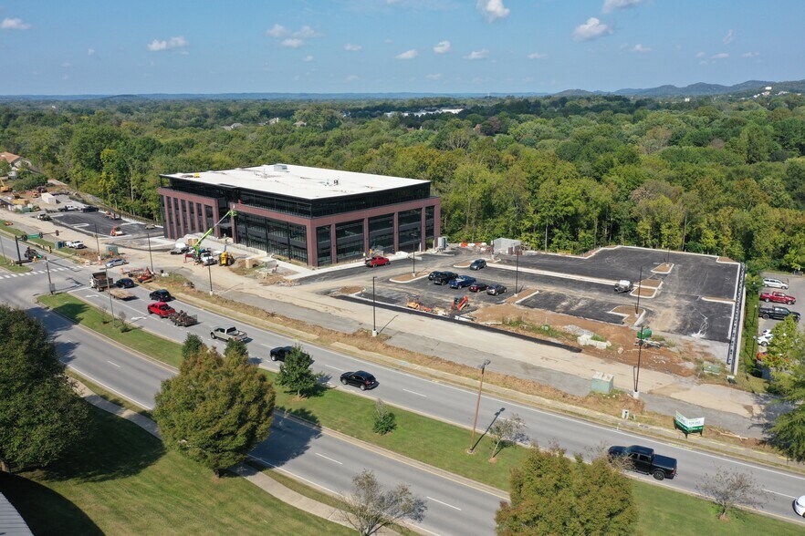 329 S Royal Oaks Blvd, Franklin, TN à vendre - Photo du bâtiment - Image 3 de 33