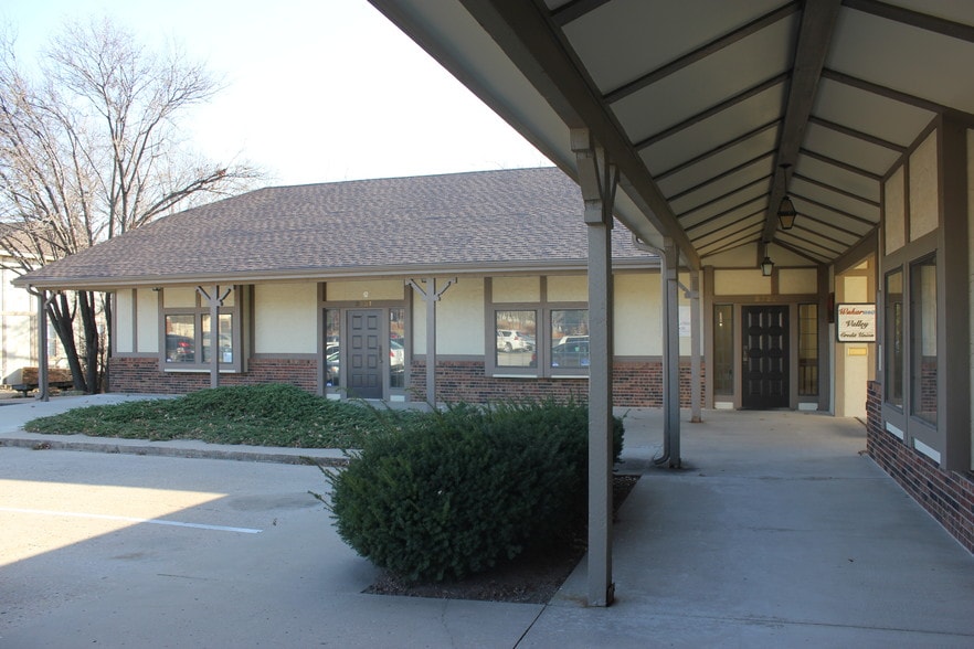 2721 W 6th St, Lawrence, KS for sale - Primary Photo - Image 1 of 28