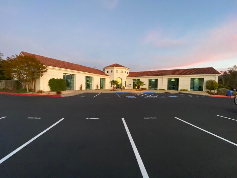 4 Harris Ct, Monterey, CA à louer - Photo du bâtiment - Image 2 de 5