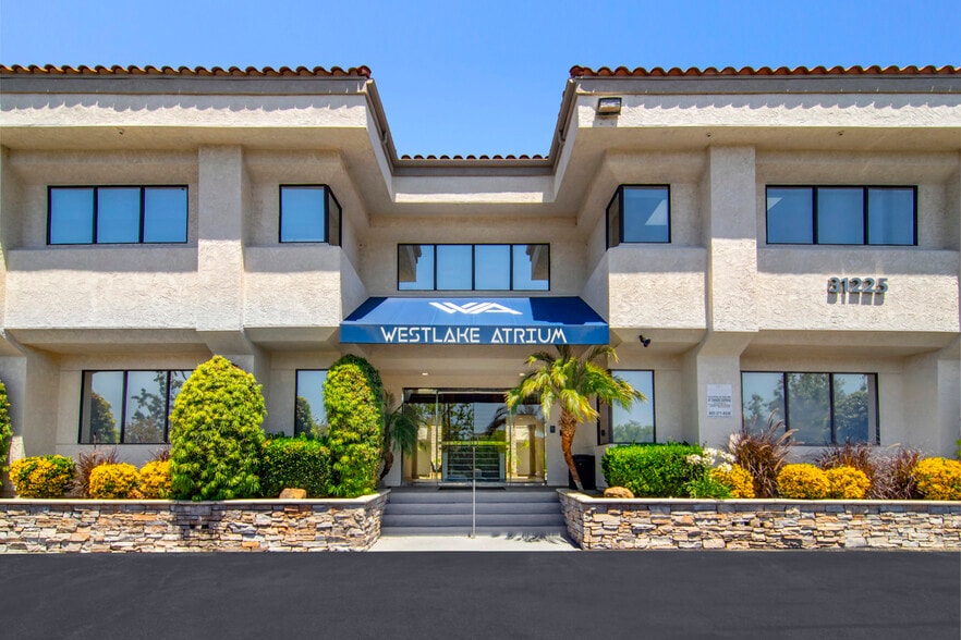 31225 La Baya Dr, Westlake Village, CA à louer - Photo du bâtiment - Image 2 de 4