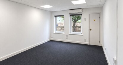 8 Caird Park, Hamilton for lease Interior Photo- Image 1 of 3