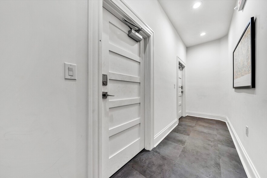 109 Campbell Ave SW, Roanoke, VA à vendre - Photo du bâtiment - Image 3 de 56