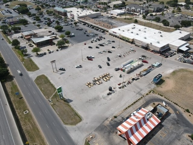 441 W State Highway 71, Bastrop, TX for lease Primary Photo- Image 1 of 7