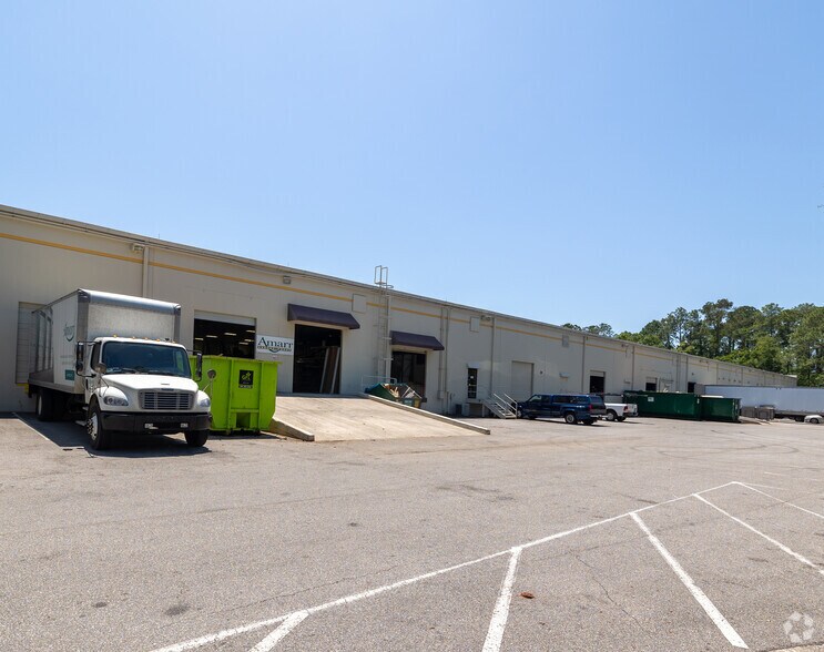 7970 Bayberry Rd, Jacksonville, FL à louer - Photo du bâtiment - Image 3 de 13