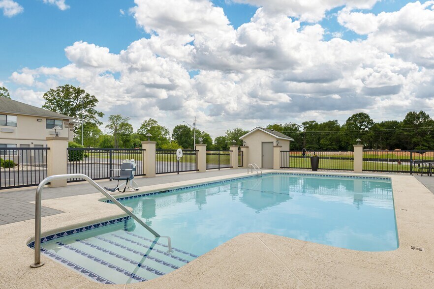 120 W 18th St, Grove, OK à vendre - Photo du bâtiment - Image 3 de 8