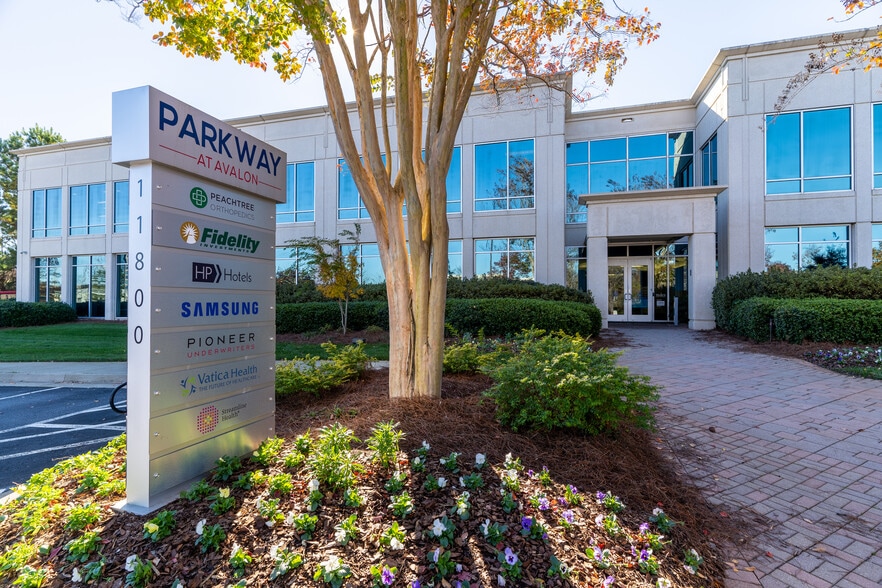 11720 Amberpark Dr, Alpharetta, GA for lease - Building Photo - Image 3 of 22