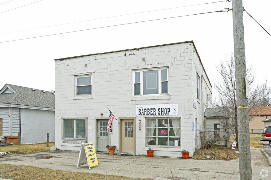 7669 Highland Rd, Waterford, MI for sale - Primary Photo - Image 1 of 5