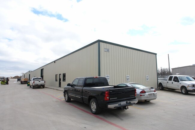 More details for 1748 N Main St, Cleburne, TX - Industrial for Lease