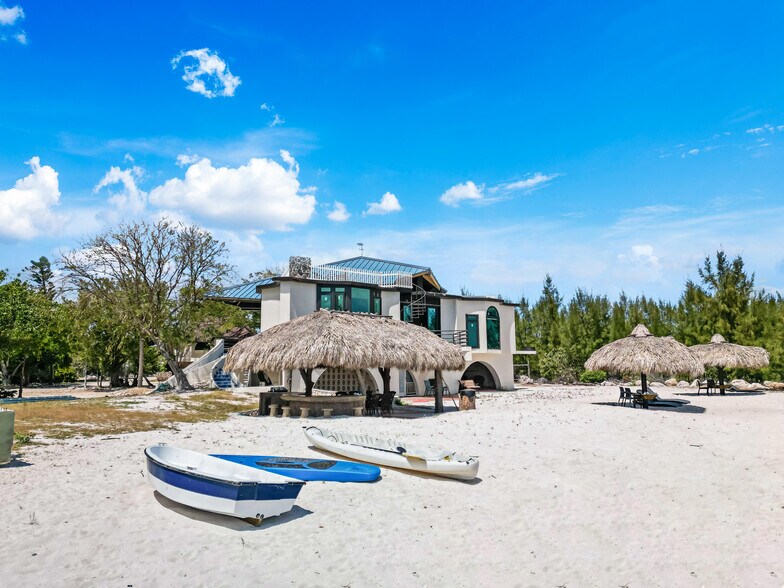 Barnicle Bed and Breakfast -Big Pine Key portefeuille de 2 propriétés à vendre sur LoopNet.ca - Photo du bâtiment - Image 2 de 101