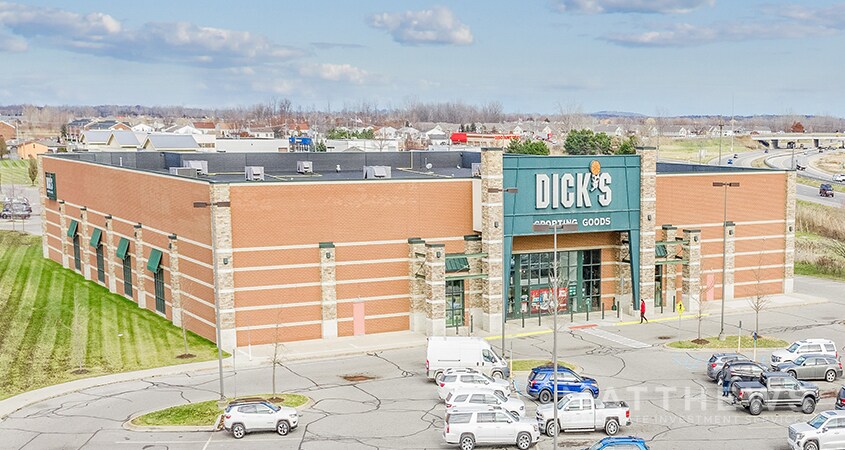 50580 Waterside Dr, New Baltimore, MI à vendre - Photo du bâtiment - Image 3 de 6