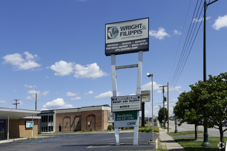 1021 28th St SW, Grand Rapids, MI à louer - Photo du bâtiment - Image 2 de 2