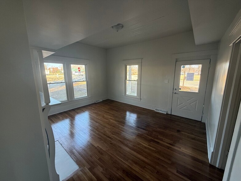 295 Bethania Rural Hall Rd, Rural Hall, NC for sale - Building Photo - Image 2 of 8