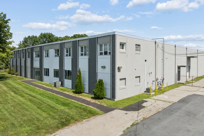 Plus de détails pour 6 Willow Rd, Ayer, MA - Industriel à louer
