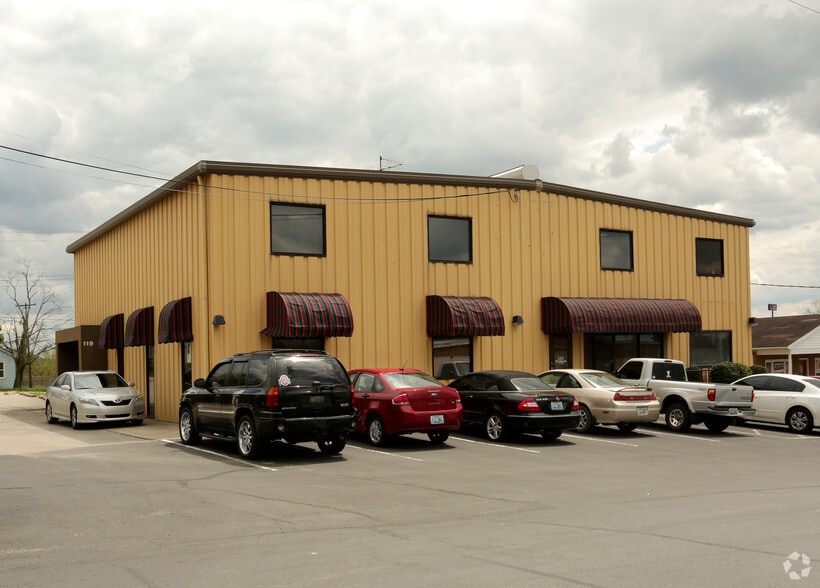 117 E Adams St, La Grange, KY for lease - Primary Photo - Image 1 of 3