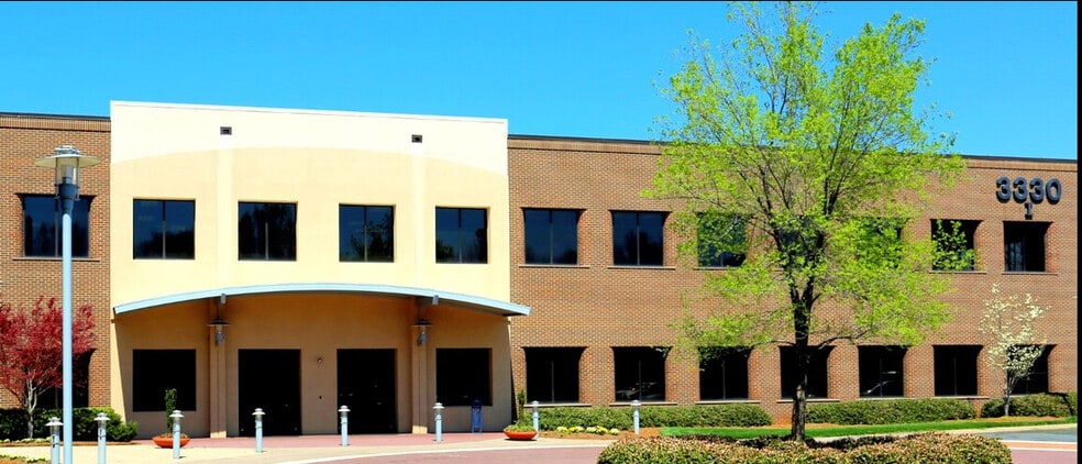 3330 Healy Dr, Winston-Salem, NC à louer - Photo du bâtiment - Image 2 de 7
