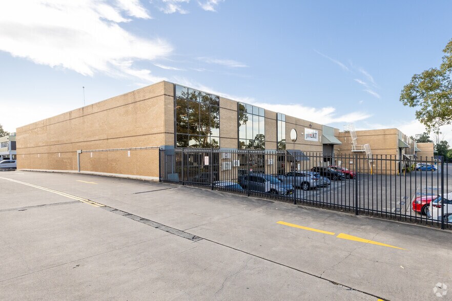 17 Stanton Rd, Seven Hills à louer - Photo du bâtiment - Image 3 de 4