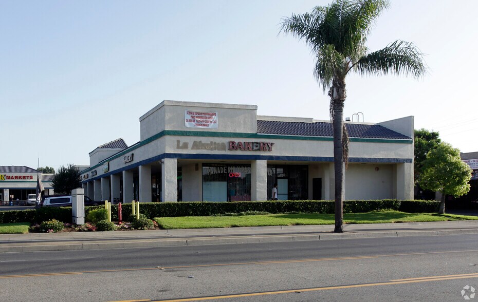 2521 W McFadden Ave, Santa Ana, CA à louer - Photo du bâtiment - Image 2 de 4