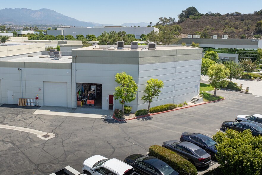 26806 Vista Terrace, Lake Forest, CA à vendre - Photo du bâtiment - Image 2 de 4