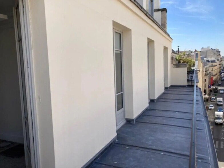 22 Rue Chauchat, Paris à louer - Photo du bâtiment - Image 3 de 8