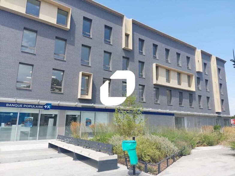 Bureau dans Guyancourt à vendre - Photo du bâtiment - Image 3 de 18