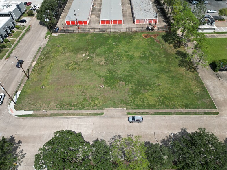 9651 Glenfield Ct, Houston, TX à louer - Photo du bâtiment - Image 3 de 7