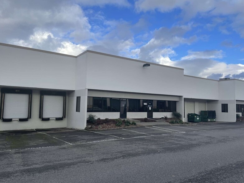 21910-21968 NE Glisan St, Gresham, OR for lease - Building Photo - Image 3 of 3