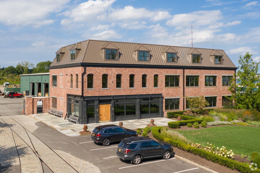 25 Newton Pl, Hauppauge, NY à louer - Photo du bâtiment - Image 2 de 10