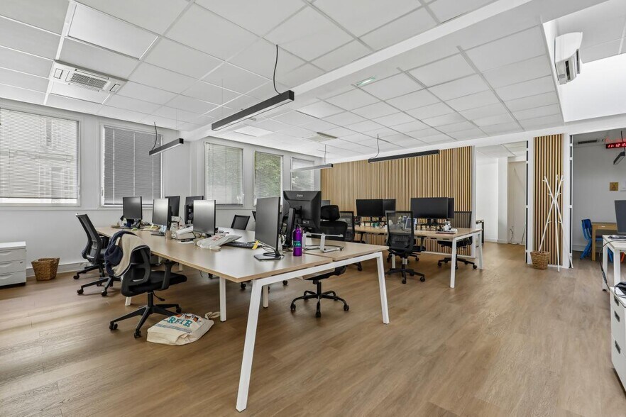 51 Rue Saint-Georges, Paris for lease - Building Photo - Image 3 of 17