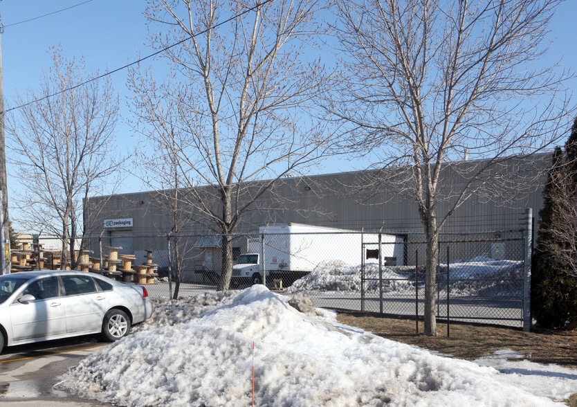735 Oval Ct, Burlington, ON for lease - Building Photo - Image 3 of 4