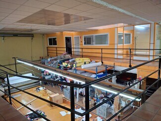 Plus de détails pour Multi-résidentiel à vendre