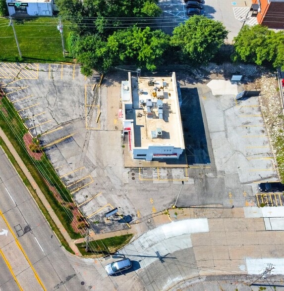 1407 John F Kennedy Dr, Bellevue, NE for lease - Building Photo - Image 3 of 5