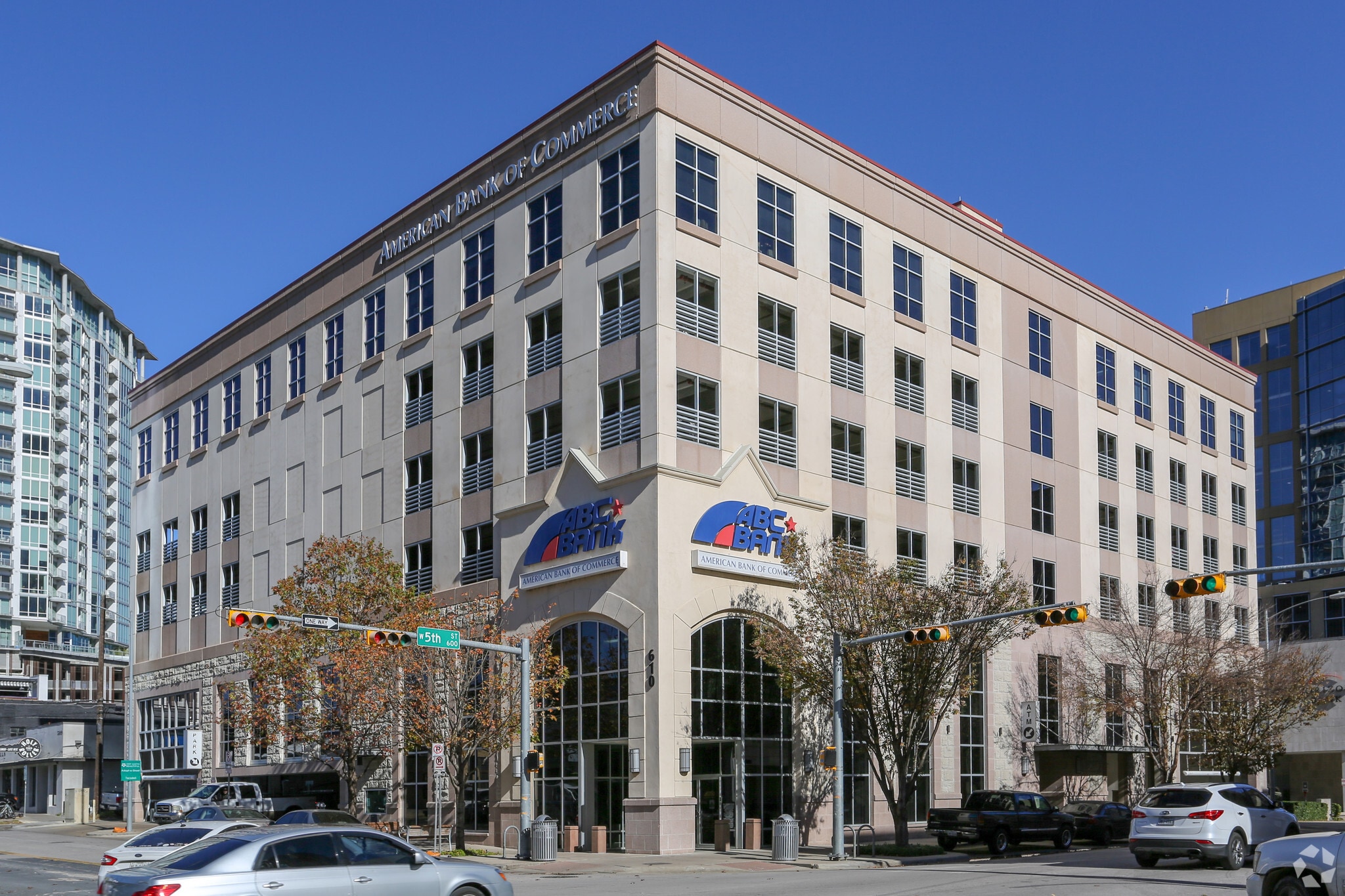 610 W 5th St, Austin, TX à louer Photo principale- Image 1 de 7