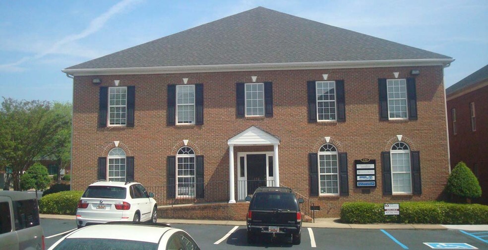 150 Milestone Way, Greenville, SC à louer - Photo principale - Image 1 de 6