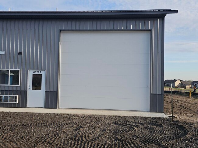 Plus de détails pour 126 6th Street South St, Waverly, MN - Industriel à louer