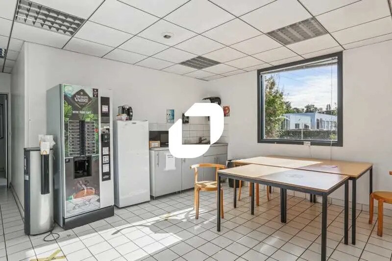 Flex dans Lisses à louer Photo du bâtiment- Image 1 de 2