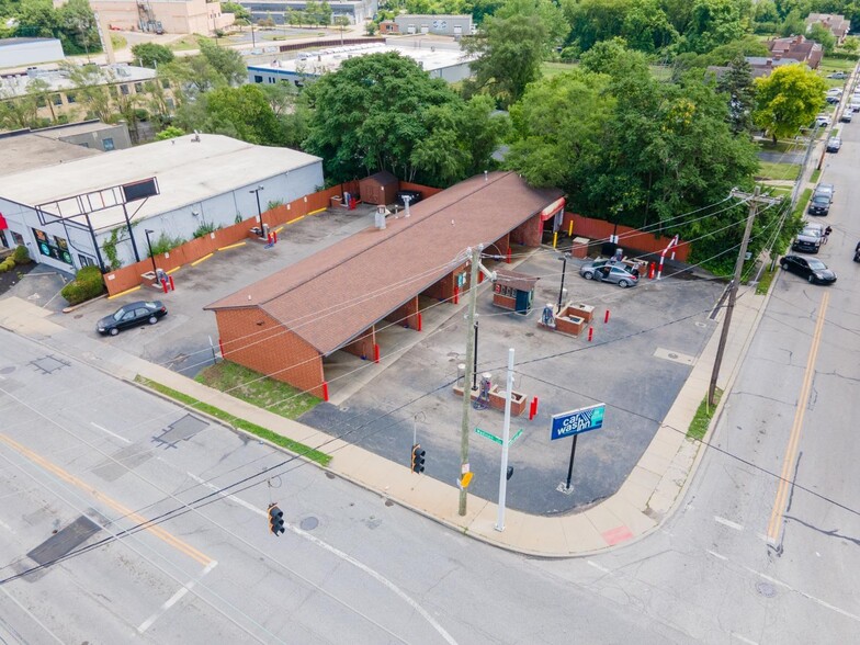 Three Car Washes: Car Wash Inn portfolio of 3 properties for sale on LoopNet.ca - Building Photo - Image 3 of 17