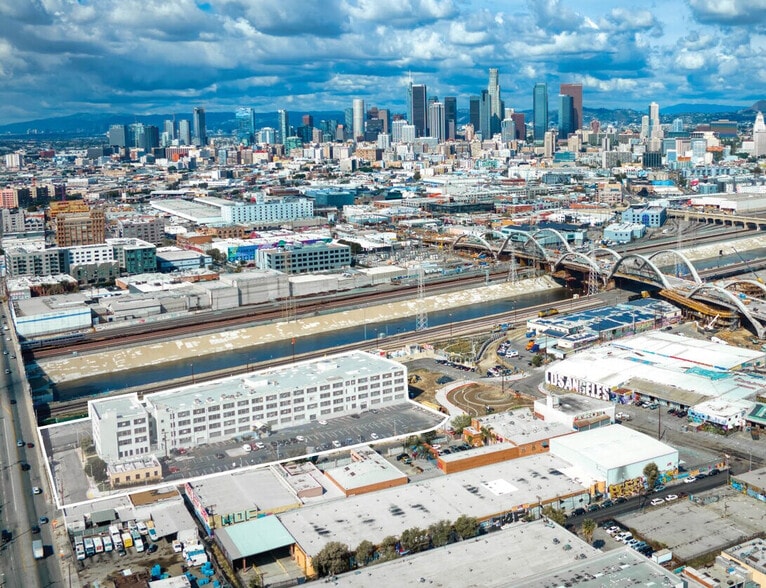 2155 E 7th St, Los Angeles, CA for lease - Building Photo - Image 2 of 8